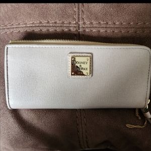 NWOT Dooney & Bourke Wallet.